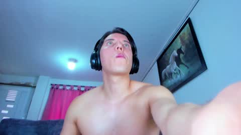 Snapshot of eric_twink18 chatting on 7, 12, 2024 eric_twink18 online show from 7, 12, 2024