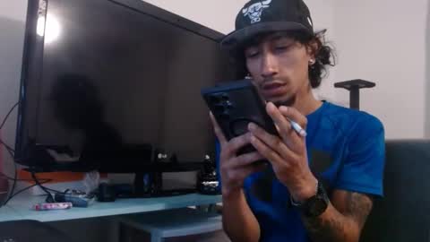 Snapshot of erick_martinezz chatting on 23, 10, 2025 erick online show from 23, 10, 2025