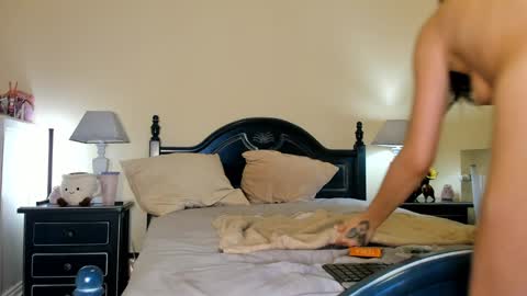 Snapshot of erikabee chatting on 2, 1, 2025 Venus Skye online show from 2, 1, 2025