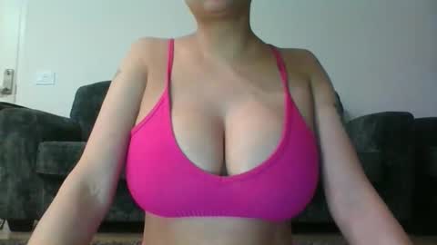 Snapshot of erin2025 chatting on 15, 12, 2025 erin2025 online show from 15, 12, 2025