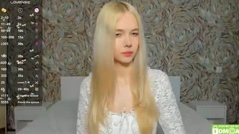Snapshot of eshcka chatting on 19, 6, 2026 Megan and Brad online show from 19, 6, 2026