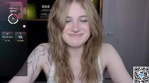 Snapshot of eshleeeygreen chatting on 11, 5, 2026 EshleGreen online show from 11, 5, 2026