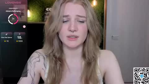 Snapshot of eshleeeygreen chatting on 17, 5, 2026 EshleGreen online show from 17, 5, 2026