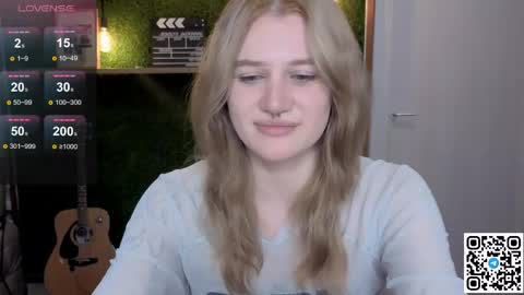 Snapshot of eshleeeygreen chatting on 22, 5, 2026 EshleGreen online show from 22, 5, 2026