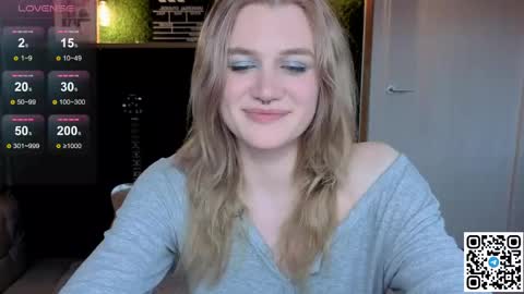 Snapshot of eshleeeygreen chatting on 29, 5, 2026 EshleGreen online show from 29, 5, 2026