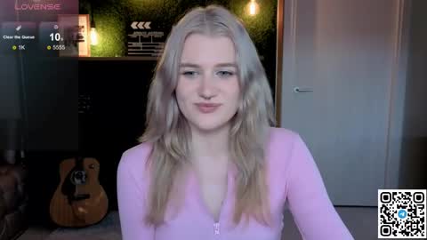 Snapshot of eshleeeygreen chatting on 4, 6, 2026 EshleGreen online show from 4, 6, 2026