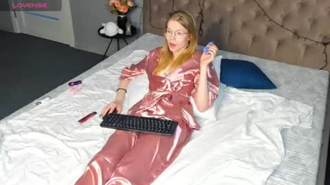 Snapshot of esme_runn chatting on 6, 1, 2025 Esme Runn online show from 6, 1, 2025