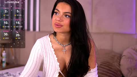 Snapshot of esmeluv chatting on 5, 1, 2025 Esme online show from 5, 1, 2025