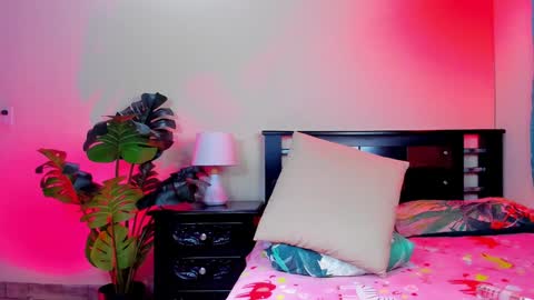 Snapshot of esmeralda_h chatting on 19, 1, 2025 K E Y R A independent model online show from 19, 1, 2025