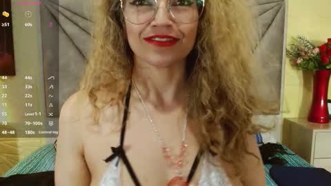 Esmeralda .INDEPENDENT MODEL online Monday to Saturday 3 pm Chicago online show from 11, 11, 2025