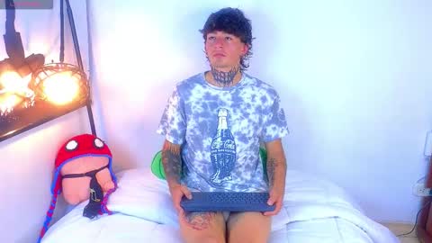 Snapshot of estebanchar_ chatting on 11, 9, 2025 Esteban independent model online show from 11, 9, 2025