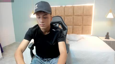 estebancol18 online show from 12, 5, 2026