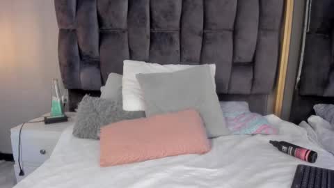 Snapshot of estefania__gomez chatting on 17, 2, 2025 estefania__gomez online show from 17, 2, 2025