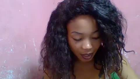 Snapshot of estelah20 chatting on 19, 10, 2025 estelah20 online show from 19, 10, 2025