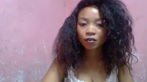 Snapshot of estelah20 chatting on 2, 11, 2025 estelah20 online show from 2, 11, 2025
