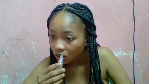 Snapshot of estelah20 chatting on 13, 11, 2025 estelah20 online show from 13, 11, 2025