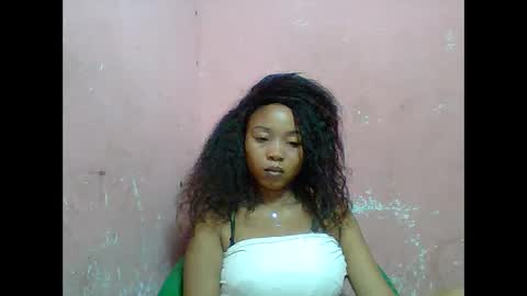 Snapshot of estelah20 chatting on 23, 11, 2025 estelah20 online show from 23, 11, 2025