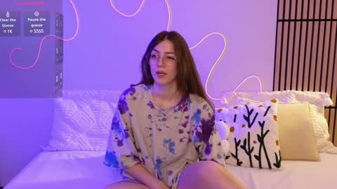 Ester online show from 30, 1, 2025