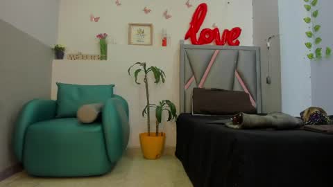 esterlindez online show from 11, 5, 2026