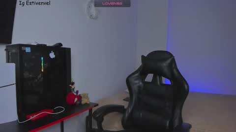 Snapshot of estivenvel chatting on 3, 3, 2026 estivenvel online show from 3, 3, 2026