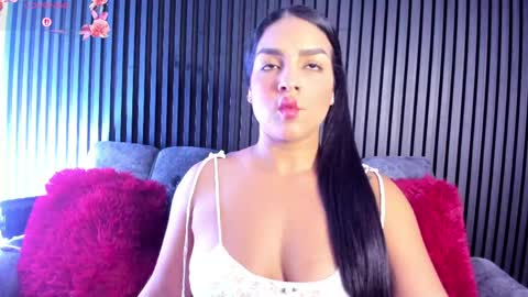 Snapshot of estrella_garcia chatting on 25, 5, 2026 Estrella Garcia online show from 25, 5, 2026