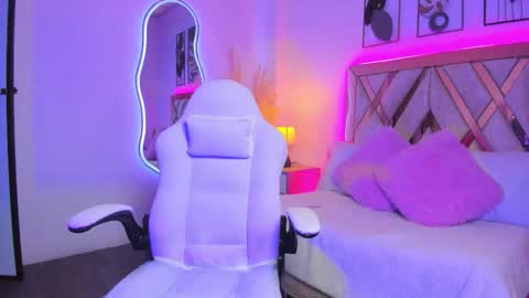 Estrella  online show from 5, 2, 2026