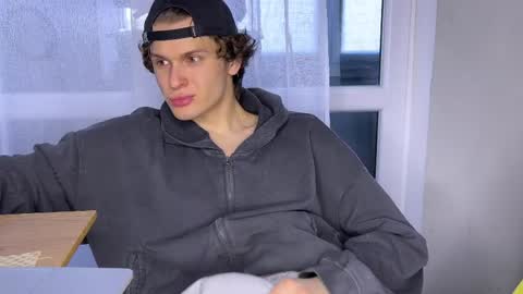 Alex online show from 10, 4, 2026