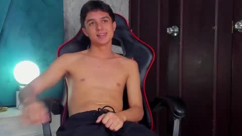 ethanlowell online show from 28, 1, 2025