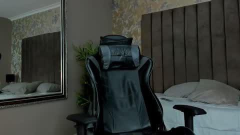 ethanlowell online show from 27, 9, 2025