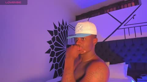 Snapshot of ethantraviis_ chatting on 27, 1, 2025 Ethan online show from 27, 1, 2025