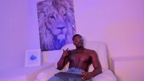 Snapshot of ethantraviis_ chatting on 5, 3, 2025 Ethan online show from 5, 3, 2025