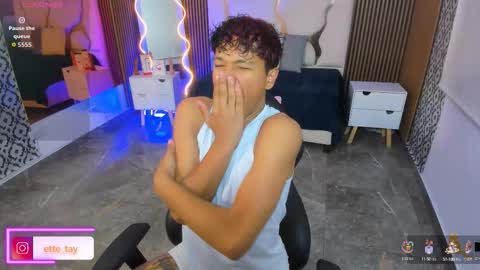 Snapshot of ette_tay chatting on 8, 10, 2025 ette online show from 8, 10, 2025