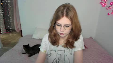 Veronica Tiia Lilith left to right online show from 1, 6, 2026