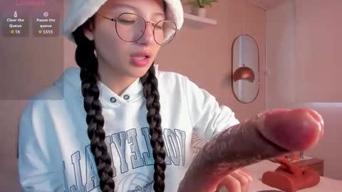 Evaa Depp online show from 11, 11, 2025