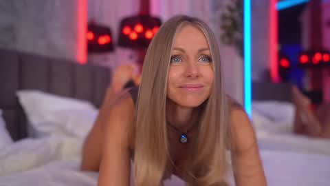 Snapshot of eva_fashionista chatting on 17, 9, 2025 Eva online show from 17, 9, 2025