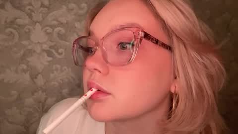 eva_kittenn online show from 25, 9, 2025