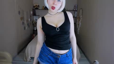 Snapshot of eva_lawrence chatting on 1, 10, 2025 Eva online show from 1, 10, 2025