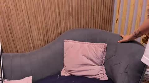 Angelinne online show from 2, 2, 2025