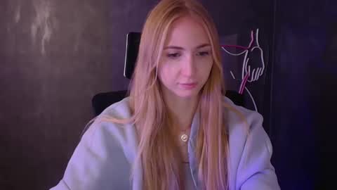 Snapshot of eva_oliviaa chatting on 6, 10, 2025 Eva online show from 6, 10, 2025