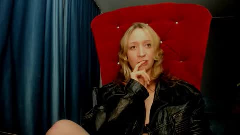 Snapshot of eva_rikchter chatting on 10, 10, 2025 Ice Goddess online show from 10, 10, 2025