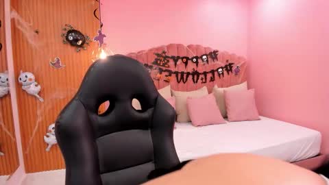 eva_saintt online show from 8, 10, 2025