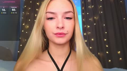 Snapshot of eva_vex chatting on 5, 1, 2025 Hello Im Eva online show from 5, 1, 2025