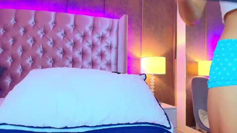Snapshot of evaa_cloee chatting on 6, 2, 2025 EVA CLOEE online show from 6, 2, 2025