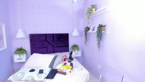 Snapshot of evahalston chatting on 3, 3, 2025 evahalston online show from 3, 3, 2025