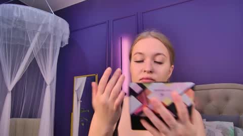 Snapshot of evahariss1 chatting on 13, 9, 2025 evahariss1 online show from 13, 9, 2025