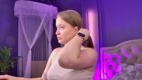 Snapshot of evahariss1 chatting on 1, 10, 2025 evahariss1 online show from 1, 10, 2025