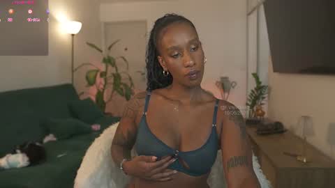 evajacksss_ online show from 10, 6, 2026