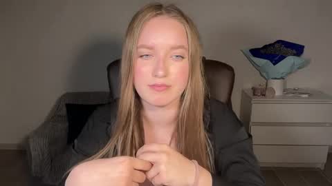Snapshot of evajuly chatting on 21, 4, 2026 Eva online show from 21, 4, 2026