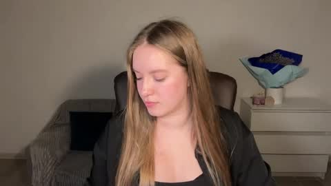 Snapshot of evajuly chatting on 22, 4, 2026 Eva online show from 22, 4, 2026