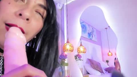 evamillins online show from 25, 2, 2025